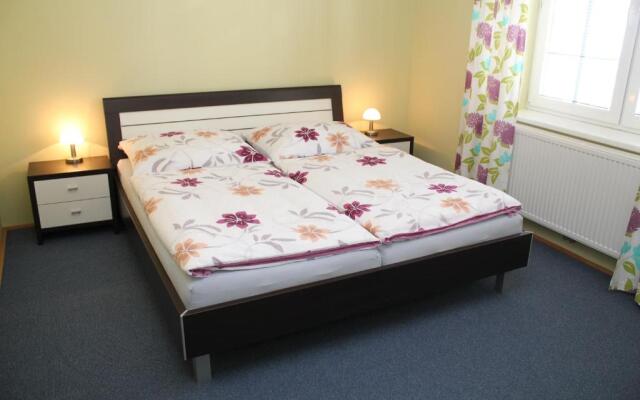 3 rooms Sunny Apartments-Schoenbrunn, 100m2 with balcony
