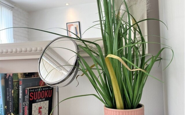 Prime Location- Detached Clifton Home With Parking