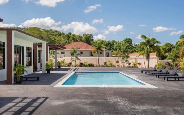 Luxurious Villa Royale- 5 min drive to Ocho Rios