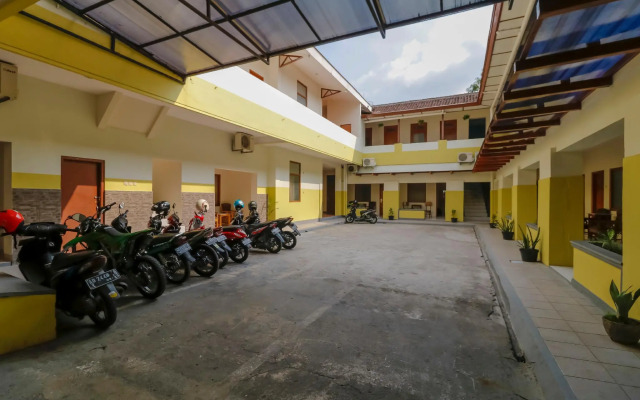 RedDoorz Plus @ Slamet Riyadi