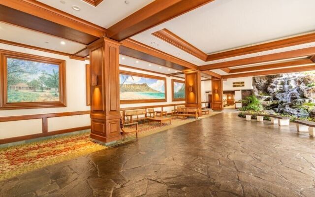 Waikiki Banyan W/ocean Views Free Parking