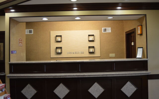 Comfort Inn & Suites Cincinnati Uptown Clifton