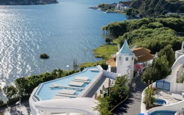 Songyun Cliff Hotel – Outside – Dali