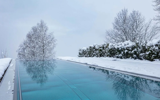 Apartment With Shared Infinity Pool