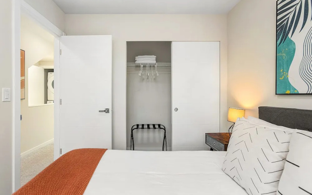 Modern 3BR - Walk to Light Rail w/EV Charger & Parking