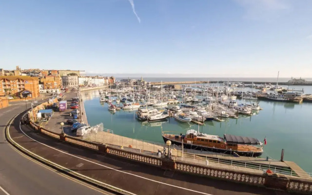 Host Stay Harbour Rest
