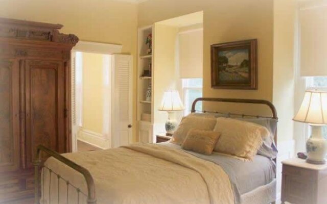 Boothe House Bed and Breakfast