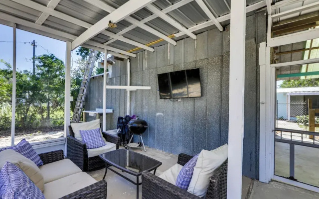 Walk to Pier & River: Dtwn Steinhatchee Escape!