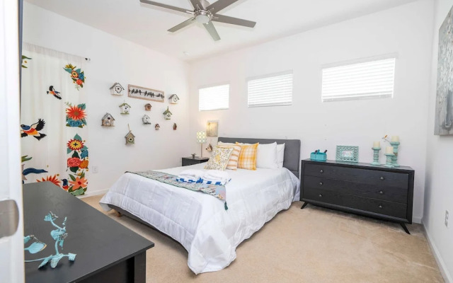 Spacious 6-bedroom Retreat Near Disney Parks