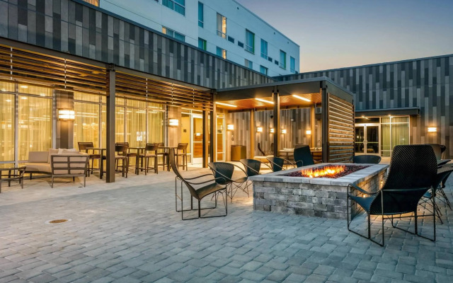 Courtyard by Marriott Savannah Airport