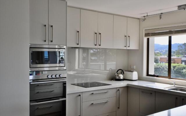 Beachfront Heights - Pauanui Holiday Apartment