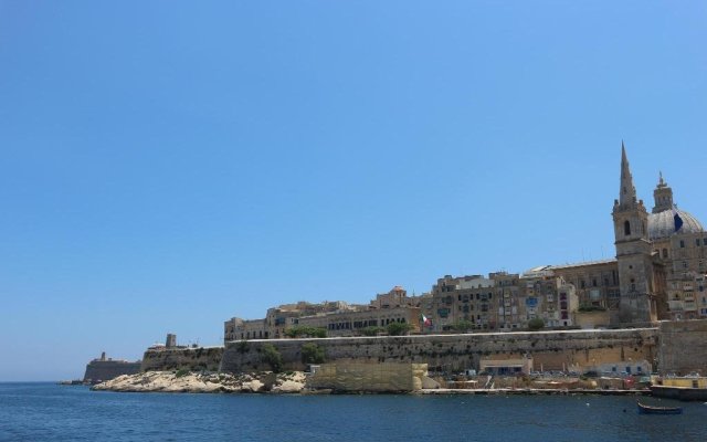 Sliema Chalet Hotel