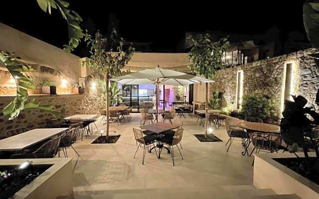 Petit Hotel C'an Mel