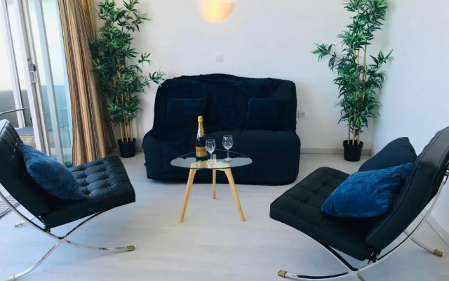 Costa Plana Collection