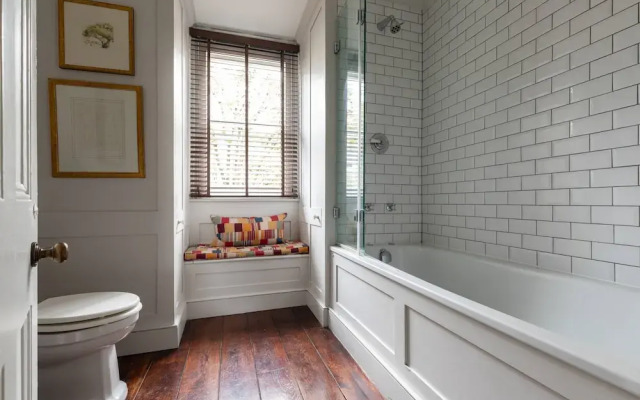 Chesilton Road by Onefinestay