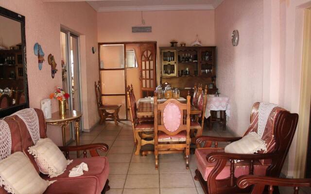 Mohlongwafatshe Guest House