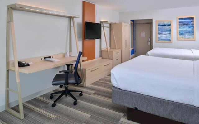 Holiday Inn Express & Suites Farmington Hills - Detroit by IHG