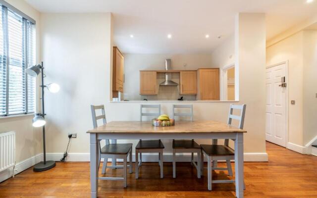 Luxury 2BDR duplex apt, N London, 2 floors