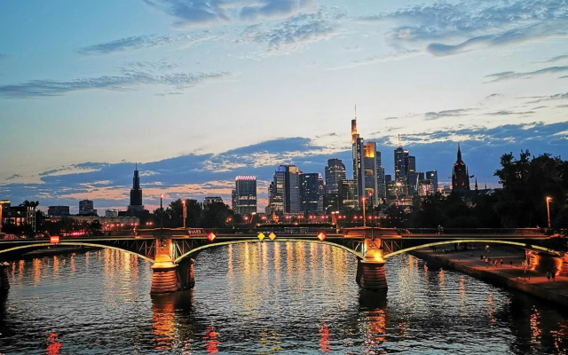 Plaza Hotel & Living Frankfurt