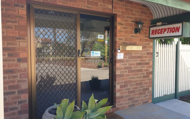 Finley Palm Motor Inn