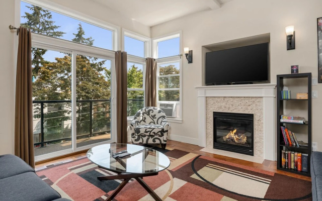 Seattle Vacation Home: The Aerodrome
