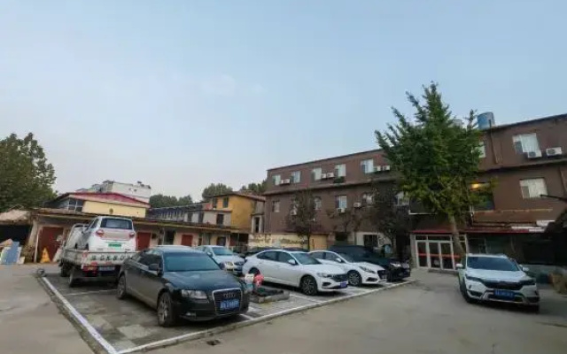 Home Inn Baiyun Hotel (Shijiazhuang Gaochun Fengzhong Road)