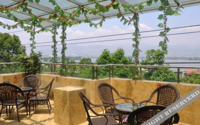 Aiqinghai Holiday Hotel