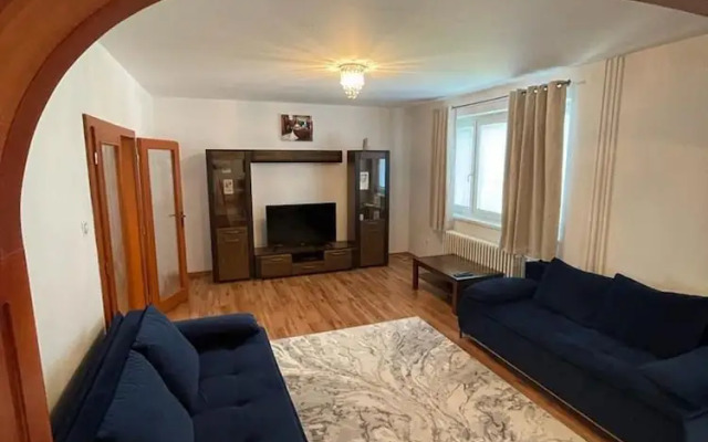 Beautiful 4 Bedroom House With a Relaxing Garden
