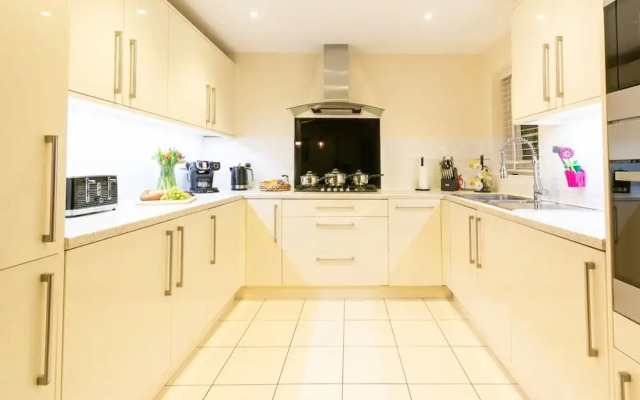 Stylish Margate Coastal Home Parking By Adliv