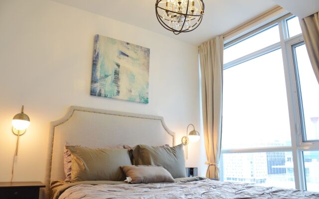 Monki Di Executive Suites - GLAS - Luxury Inner City Home 3 min to Downtown w Private Rooftop Patio Fireplace