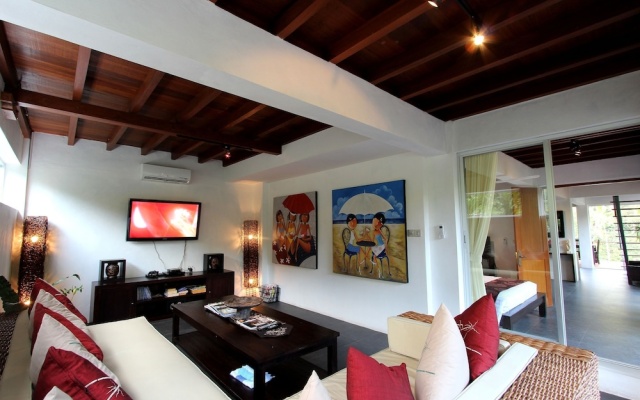 Tree Tops Villa – Guest Rooms – Beraban