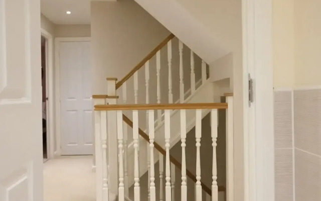 Bicester Villa - 6 Bed - Sleeps 14