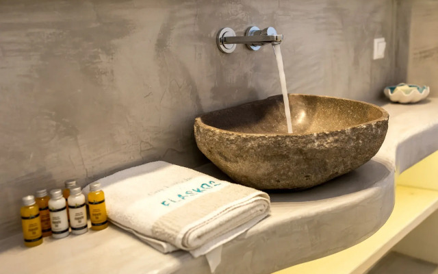 Flaskos Luxury Suites