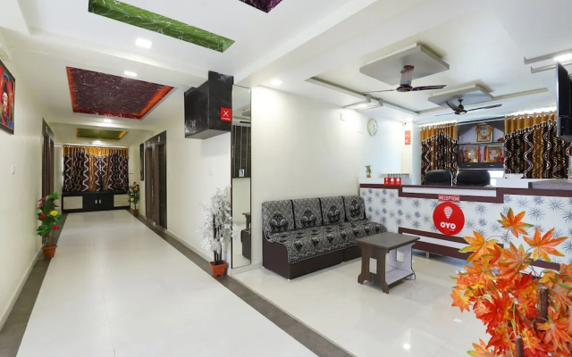 OYO 9805 Hotel Apollo