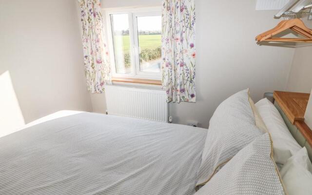 27 Whitegates