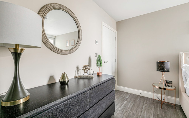 Bright Charming Condo Short Walk to Beach Pier