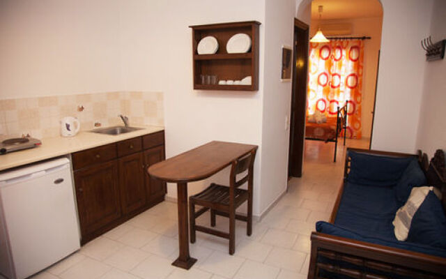 Markakis Studios Fira