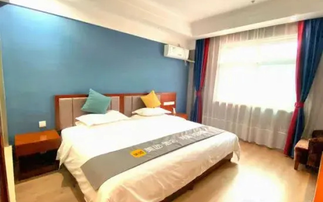 Manbo Hotel (Yichang Wuyue Plaza actually Home Store)