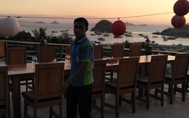 Pesona Restaurant and Room