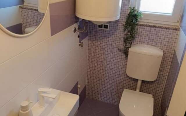 Mit - 100m to the sea - A5 b&w