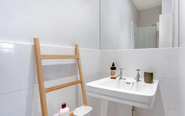 Spectacular 4BR Townhouse in Georgian Quarter, free parking