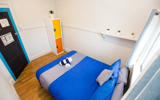 Mad Monkey Backpackers Central