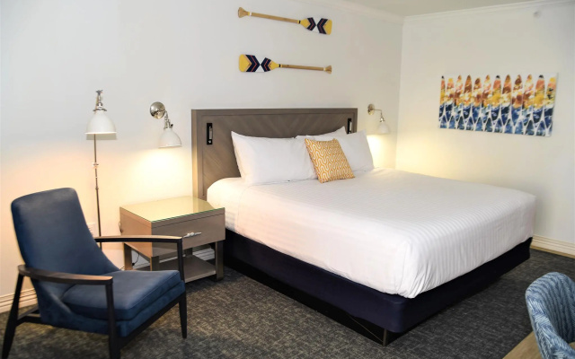Bay Harbor Hotel