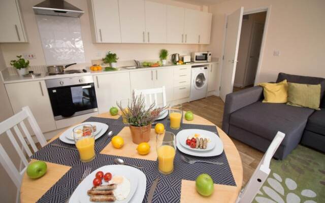 Stayzo Castle Point 6 Apartment - Premier Lodge