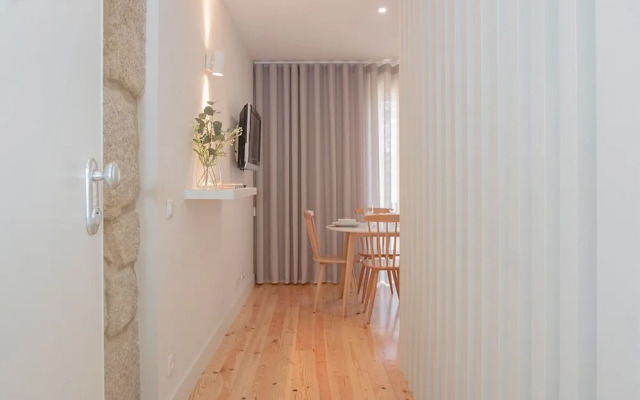 Liiiving in Porto Charming Downtown Delight I