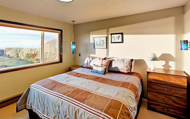 4612 SW Pacific Coast Hwy Home
