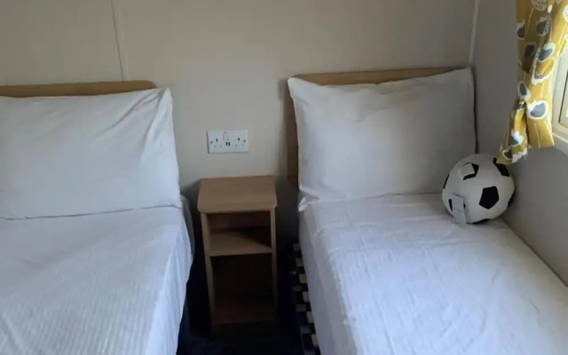 3 Bed Cabin - Sleeps 6 - Wifi, Free Parking, Pets