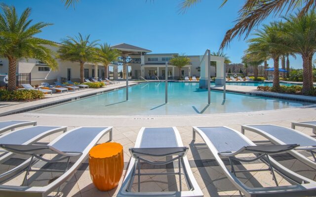 3910 Oakville Avenue