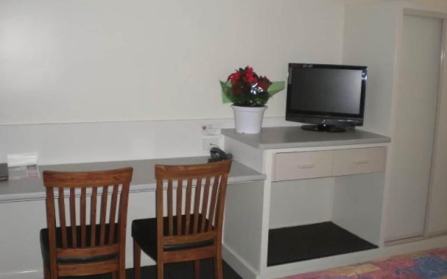Whiteoaks Motel – Guest Rooms – Toowoomba