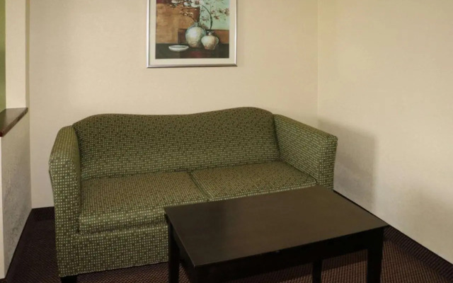 Econo Lodge East